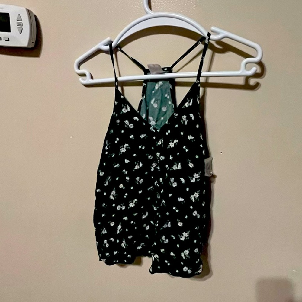 again with the tank tops !!